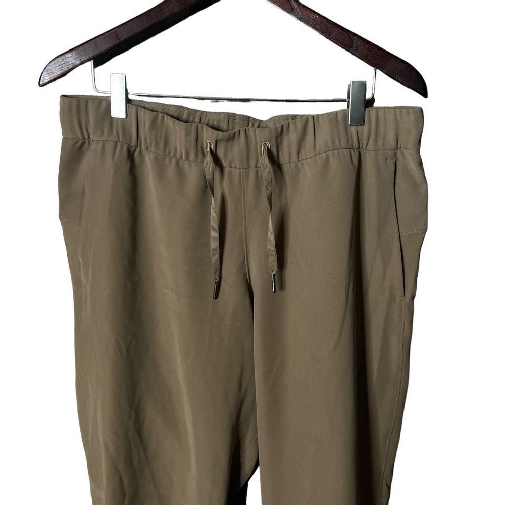 Lululemon On The Fly Crop 10 - Picture 2 of 6